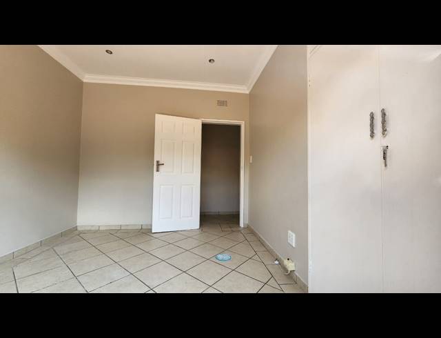 217M² OFFICE FOR SALE IN RUSTENBURG CENTRAL
